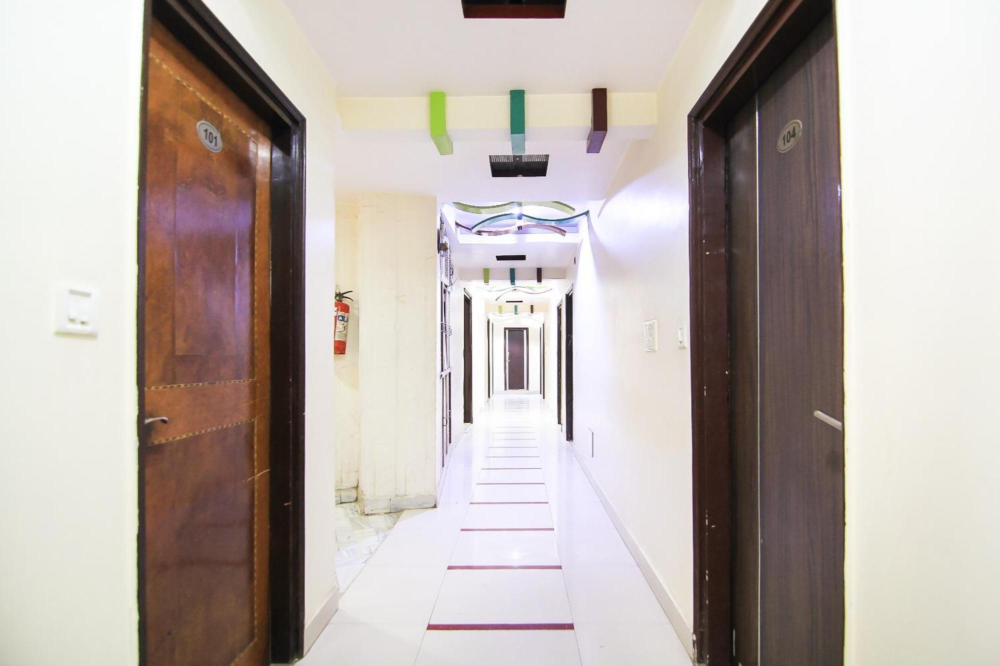 Oyo 2569 Hotel Paradise กานปูร์ ภายนอก รูปภาพ